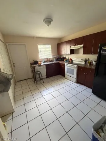 UNIT B KITCHEN