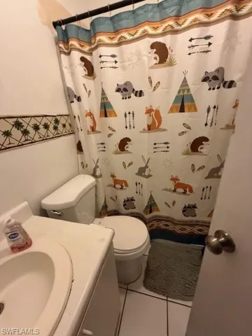UNIT A BATHROOM