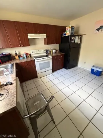 UNIT B KITCHEN