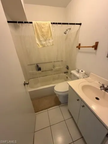 UNIT C BATHROOM