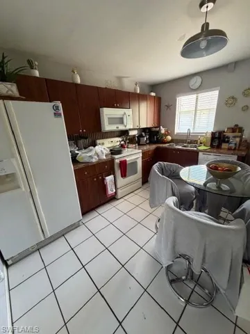 UNIT D KITCHEN