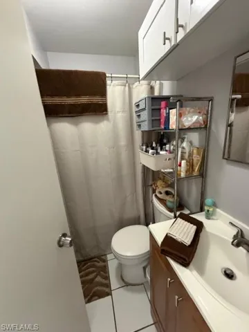 UNIT D BATHROOM 1