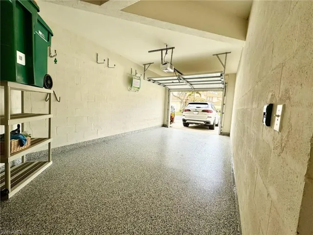 1 Car Garage