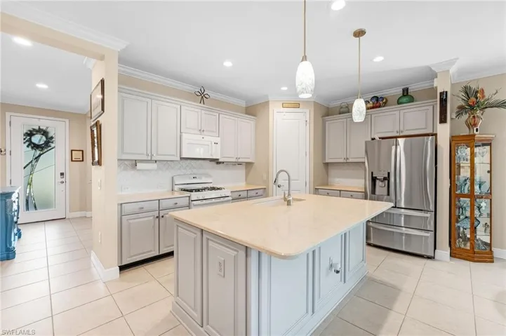 2995  Amblewind  DR, Fort Myers, FL 33905