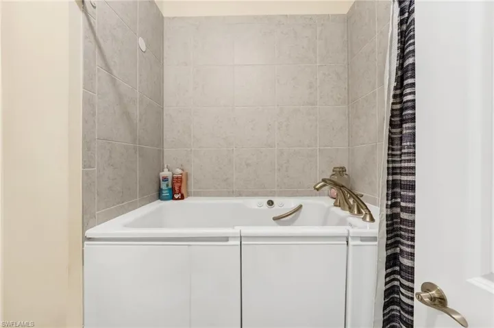 2995  Amblewind  DR, Fort Myers, FL 33905