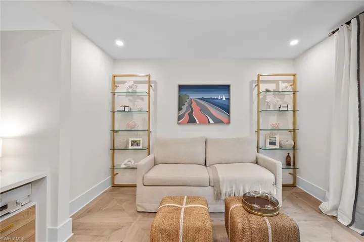 392 7th Ave S 4, Naples, Florida 34102
