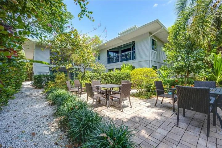 392 7th Ave S 4, Naples, Florida 34102