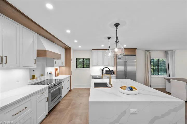 392 7th Ave S 4, Naples, Florida 34102