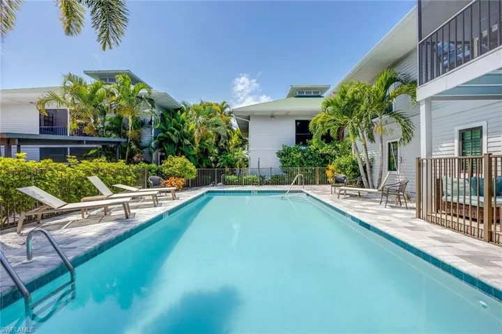392 7th Ave S 4, Naples, Florida 34102