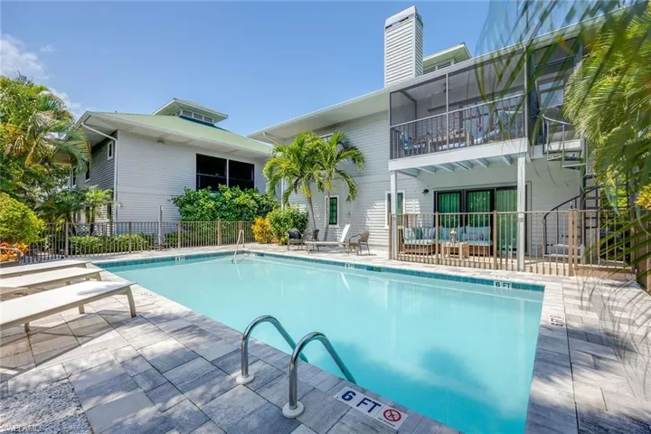392 7th Ave S 4, Naples, Florida 34102