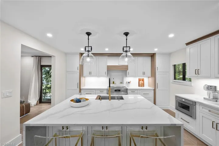 392 7th Ave S 4, Naples, Florida 34102