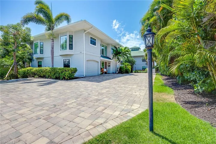 392 7th Ave S 4, Naples, Florida 34102