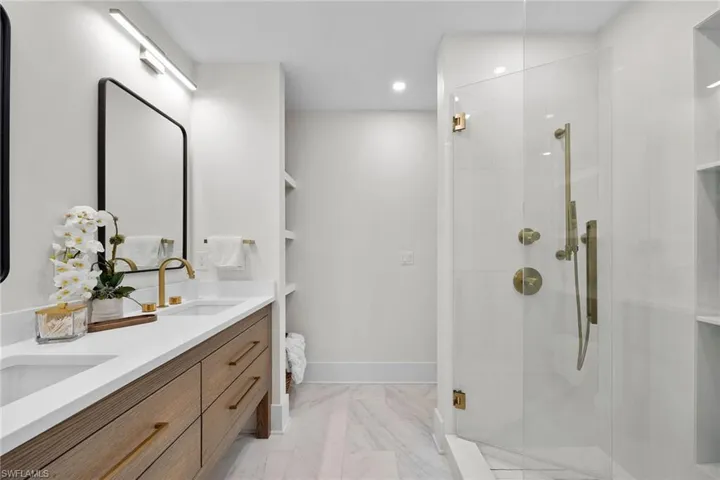 392 7th Ave S 4, Naples, Florida 34102