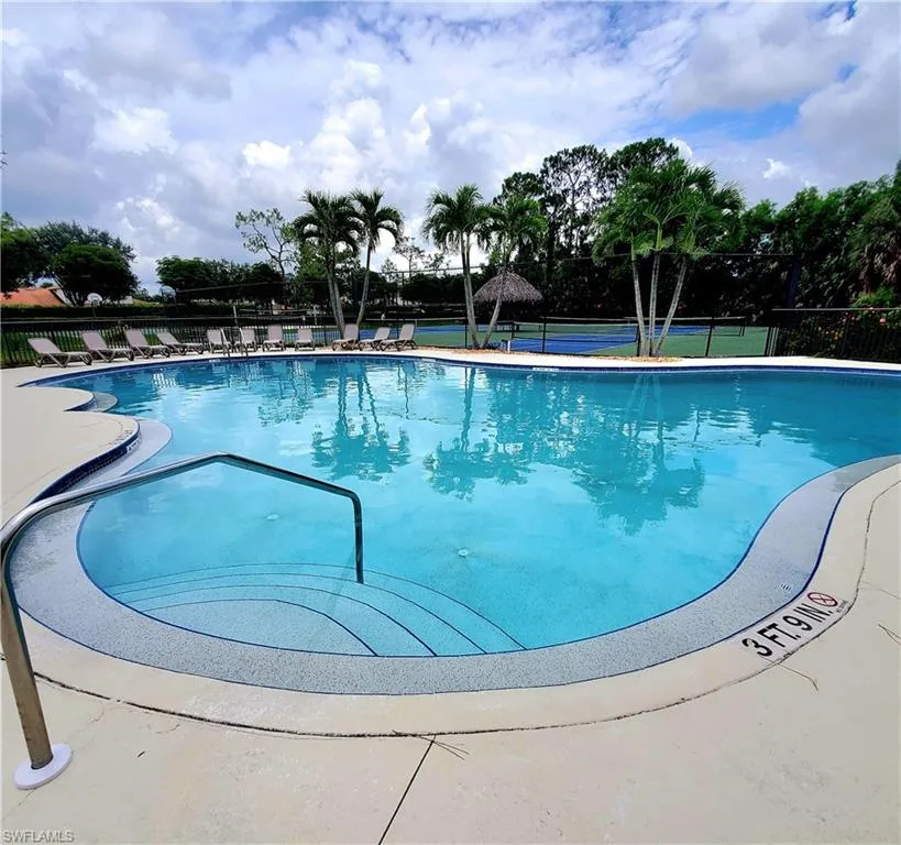385 Dover PL, Naples, FL 34104,225063696