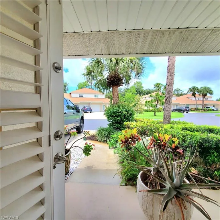 385 Dover PL, Naples, FL 34104,225063696