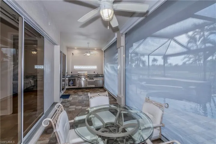 Sunroom / solarium with ceiling fan