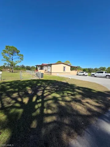 View of grassy yard