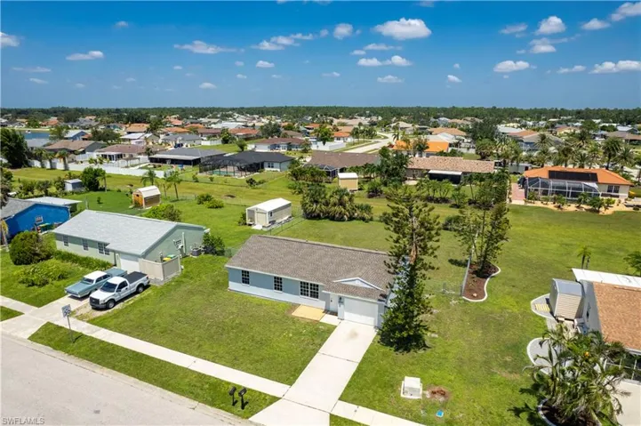 Bird's eye view with a residential view