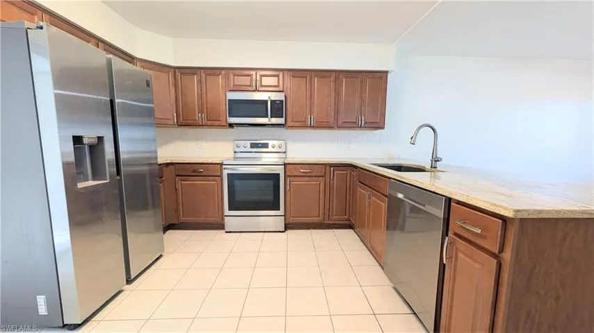 815 Victoria Dr 106, Cape Coral, Florida 33904