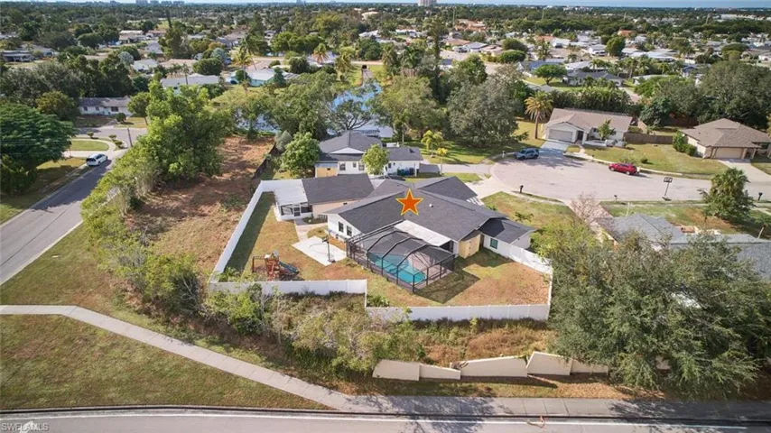 Look at this fantastic lot!  Cul-de-sac and an apartment to boot!
