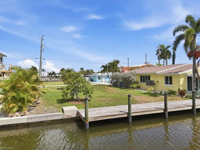 2609 Bayshore Dr, Matlacha, Florida 33993