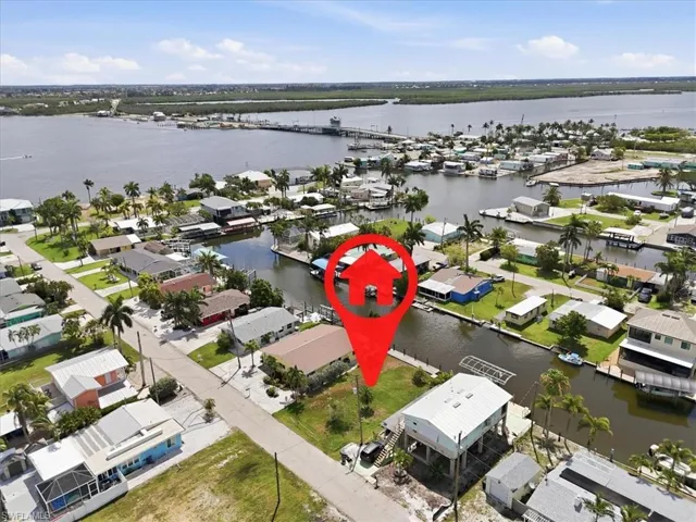 2609 Bayshore Dr, Matlacha, Florida 33993