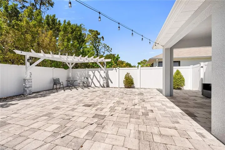 757  Twinning  ST, Naples, FL 34104