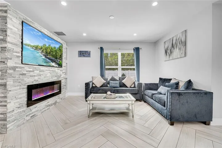757  Twinning  ST, Naples, FL 34104