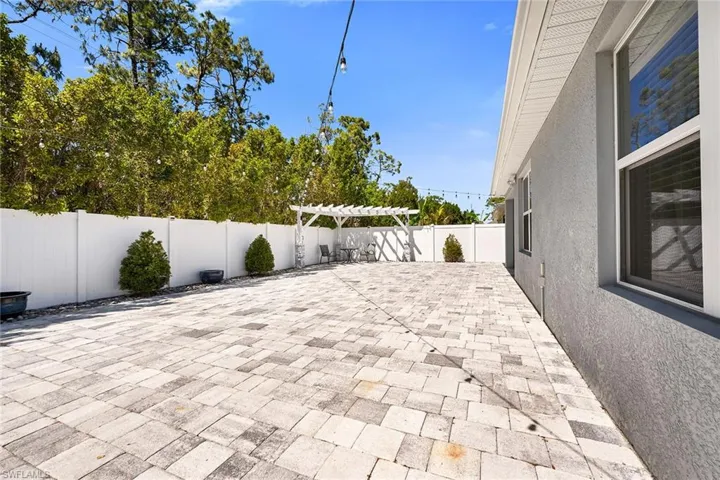 757  Twinning  ST, Naples, FL 34104
