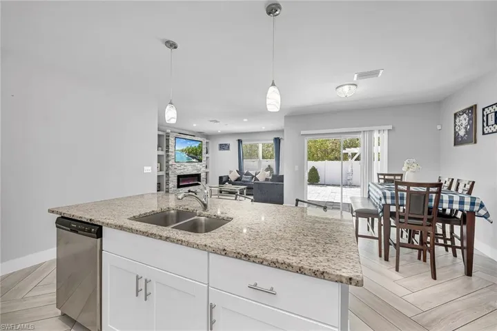 757  Twinning  ST, Naples, FL 34104