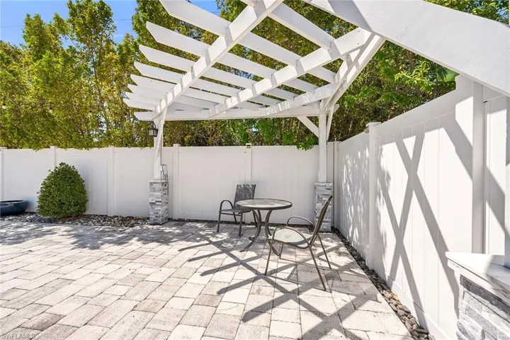 757  Twinning  ST, Naples, FL 34104