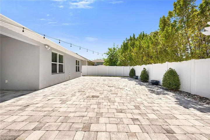 757  Twinning  ST, Naples, FL 34104