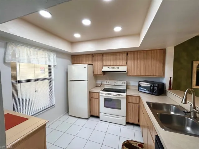 8534 Charter Club Cir 3, Fort Myers, Florida 33919