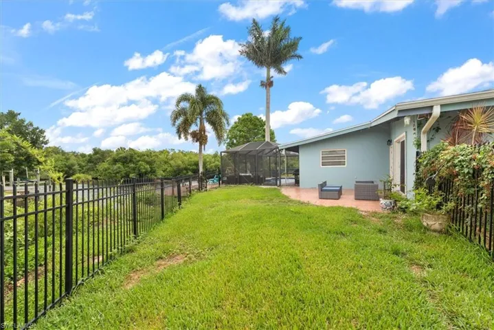 1721 Club House Rd, North Fort Myers, Florida 33917