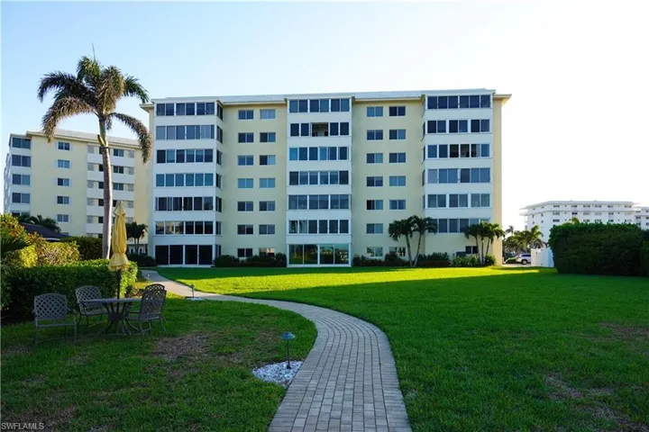 View of building Bay Side