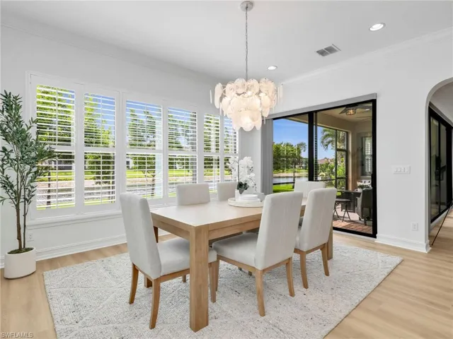 Cheery Dining space w/ peaceful vistas