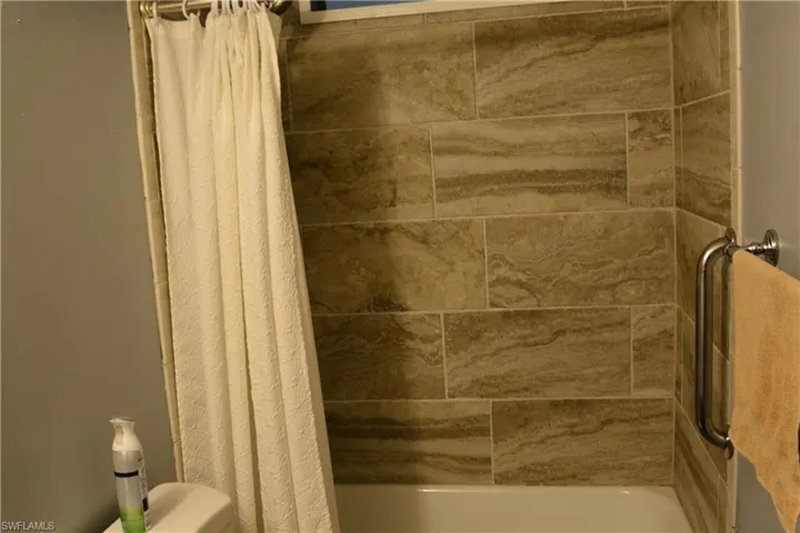 Guest bathroom with shower / tub combo and toilet