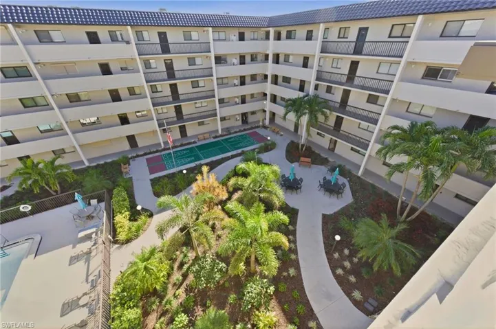 View of apartment building / complex