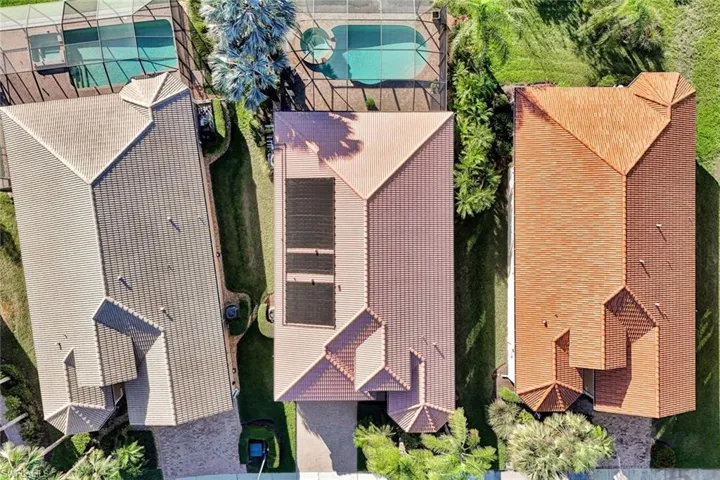 Birds eye view of property