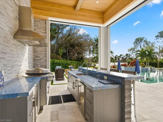Outdoor Kitchen