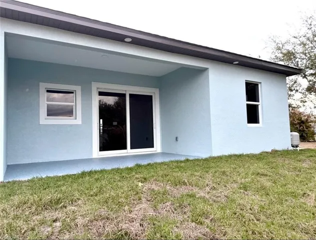 325 / 327 Gordon Ave S, Lehigh Acres, Florida 33973