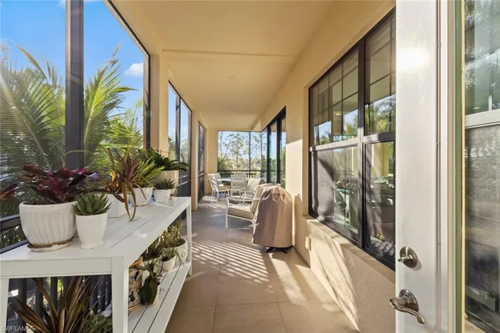 Balcony featuring outdoor dining space