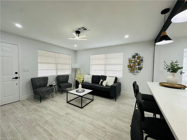 2926 Holly RD, FORT MYERS FL 33901