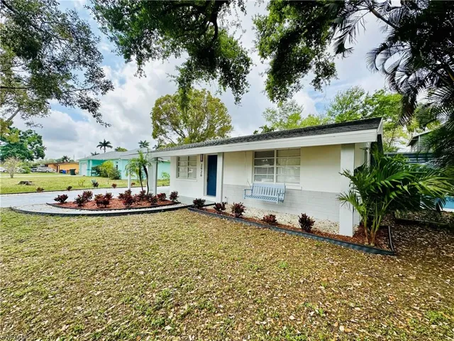 2926 Holly RD, FORT MYERS FL 33901