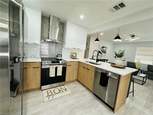 2926 Holly RD, FORT MYERS FL 33901