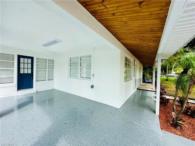 2926 Holly RD, FORT MYERS FL 33901