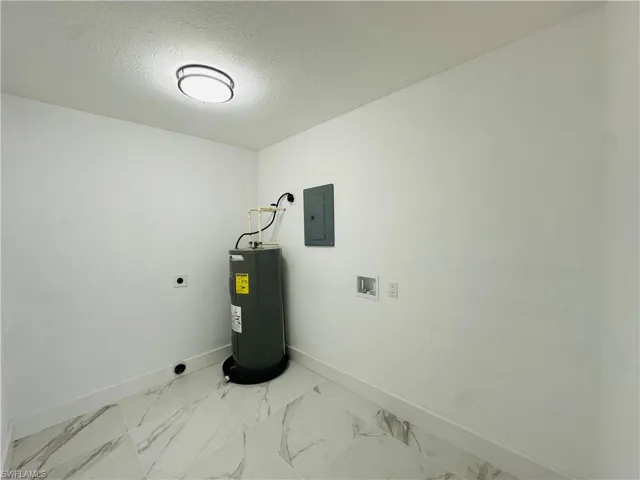 2926 Holly RD, FORT MYERS FL 33901