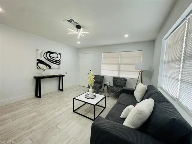 2926 Holly RD, FORT MYERS FL 33901