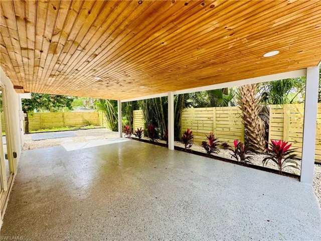 2926 Holly RD, FORT MYERS FL 33901