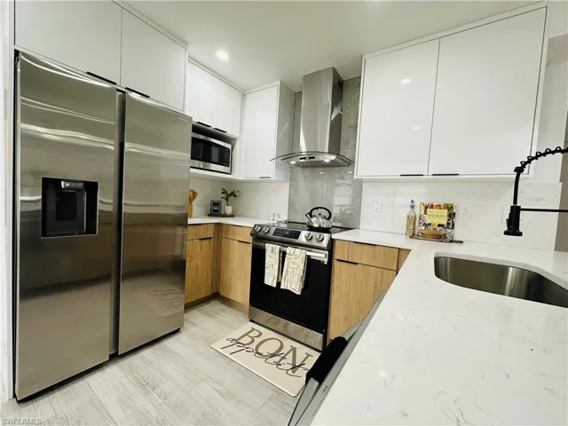 2926 Holly RD, FORT MYERS FL 33901